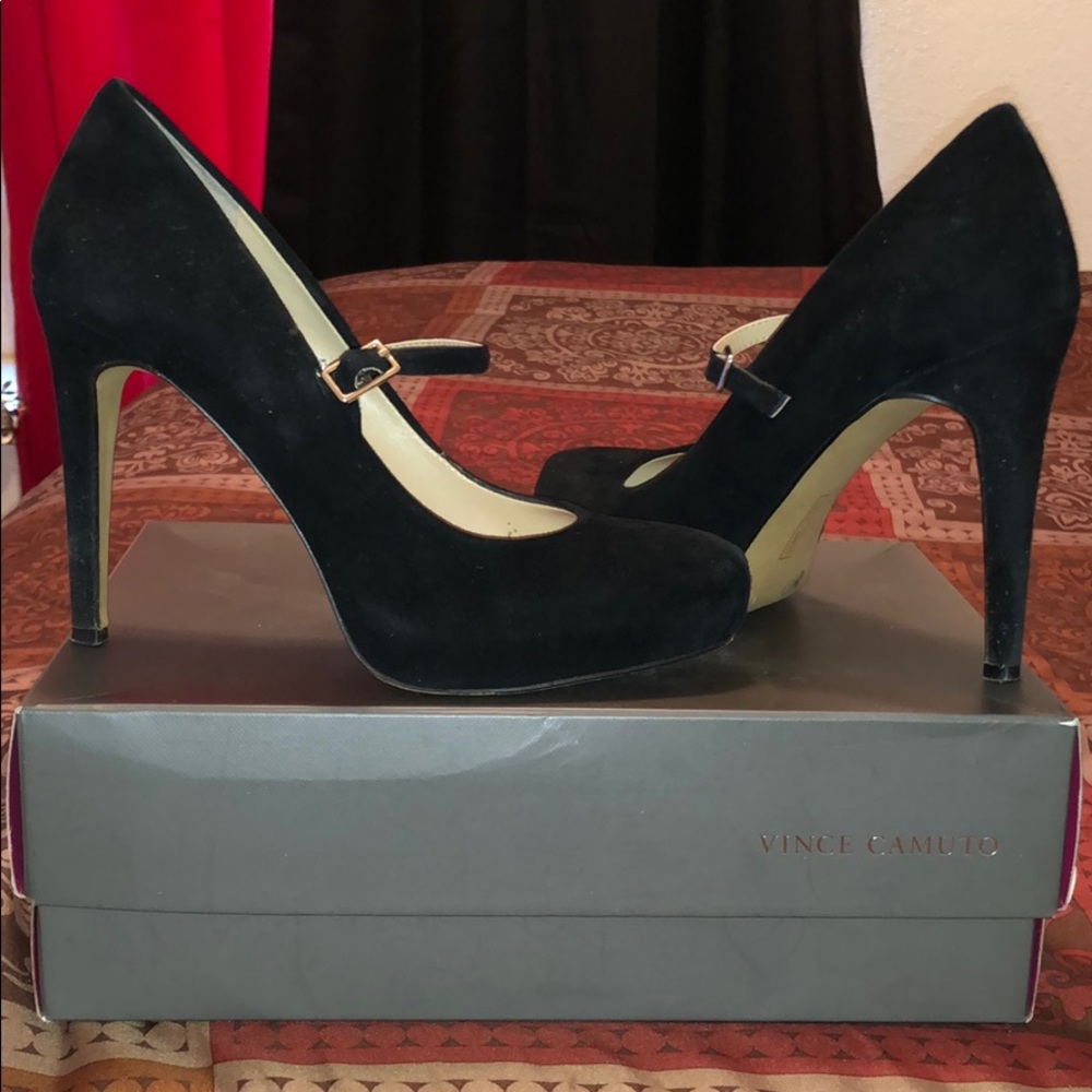 Vince Camuto Heels. EUC